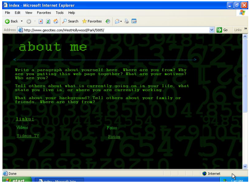 Outro template, desta vez mais linear e inspirado na estética do filme Matrix, com um fundo escuro repleto de números verde escuros e texto em verde. Outro template, desta vez mais linear e inspirado na estética do filme Matrix, com um fundo escuro repleto de números verde escuros e texto em verde.