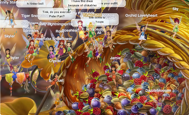Captura de tela do MMORPG Pixie Hollow, mostrando vários usuários em um mesmo espaço dentro do jogo e conversando utilizando o sistema de chat interno do jogo. Captura de tela do MMORPG Pixie Hollow, mostrando vários usuários em um mesmo espaço dentro do jogo e conversando utilizando o sistema de chat interno do jogo.